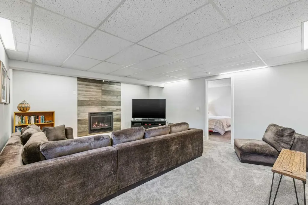 47 Hawkside Park NW Calgary AB T3G 2W4