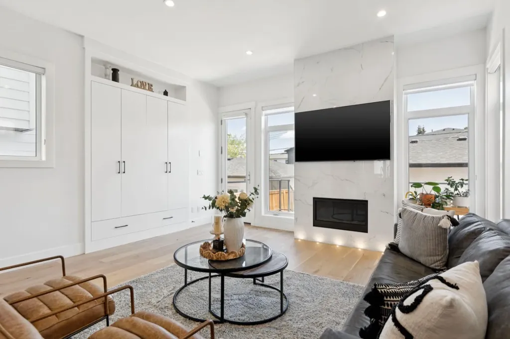 1424 27 Street SW Calgary AB T3C 1L3
