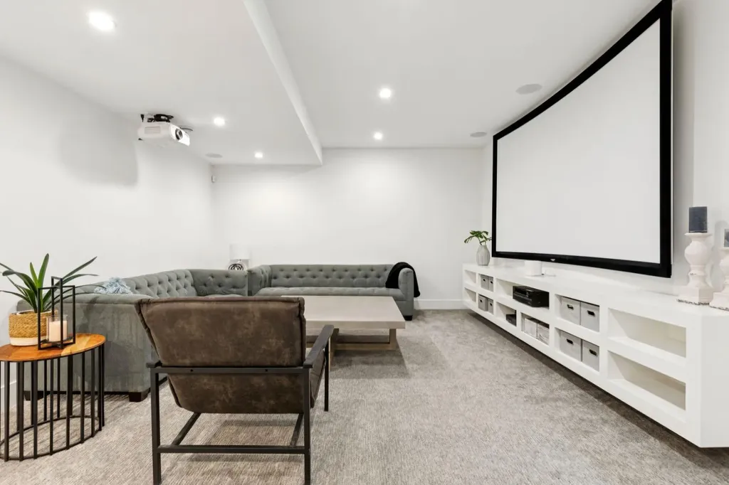 1424 27 Street SW Calgary AB T3C 1L3