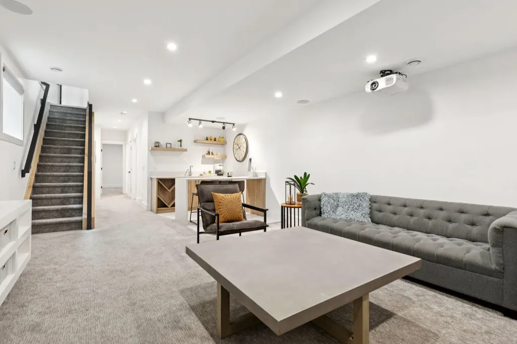 1424 27 Street SW Calgary AB T3C 1L3