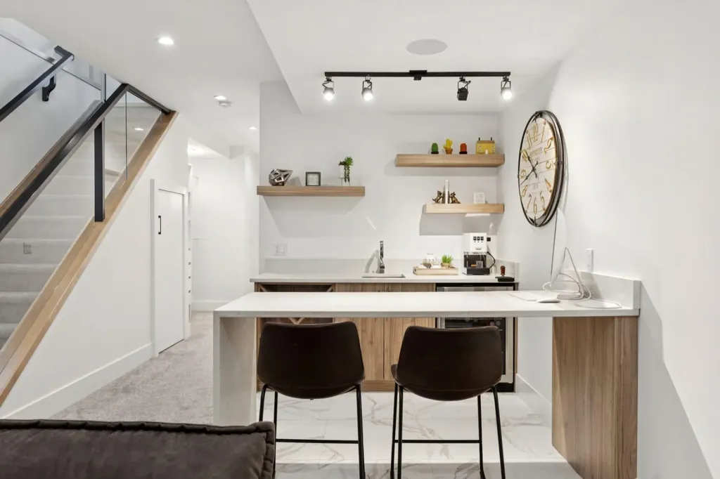 1424 27 Street SW Calgary AB T3C 1L3