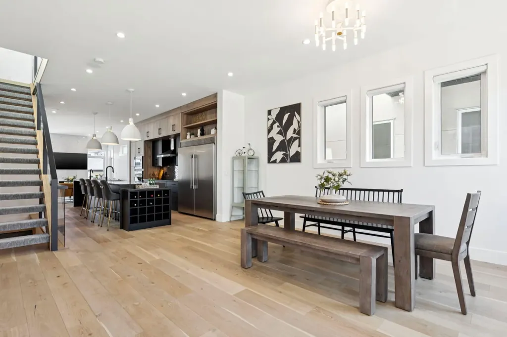 1424 27 Street SW Calgary AB T3C 1L3