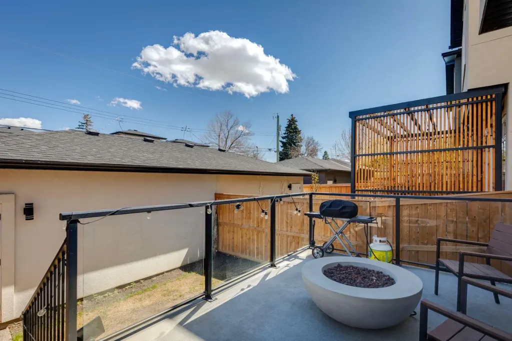 1424 27 Street SW Calgary AB T3C 1L3