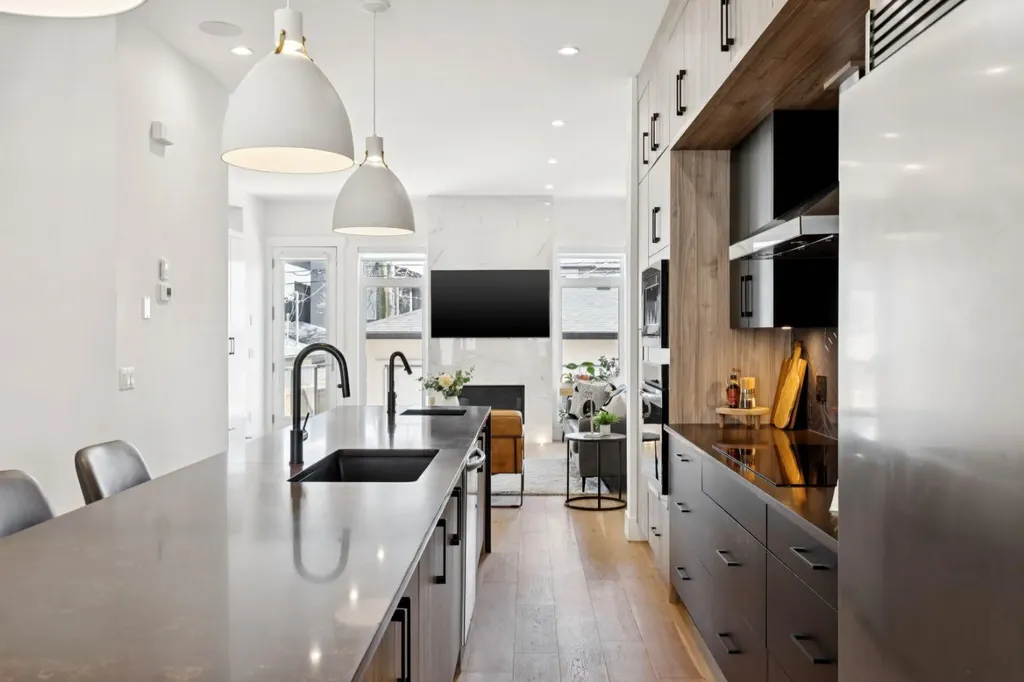 1424 27 Street SW Calgary AB T3C 1L3