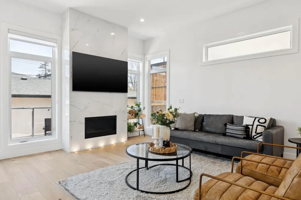 1424 27 Street SW Calgary AB T3C 1L3