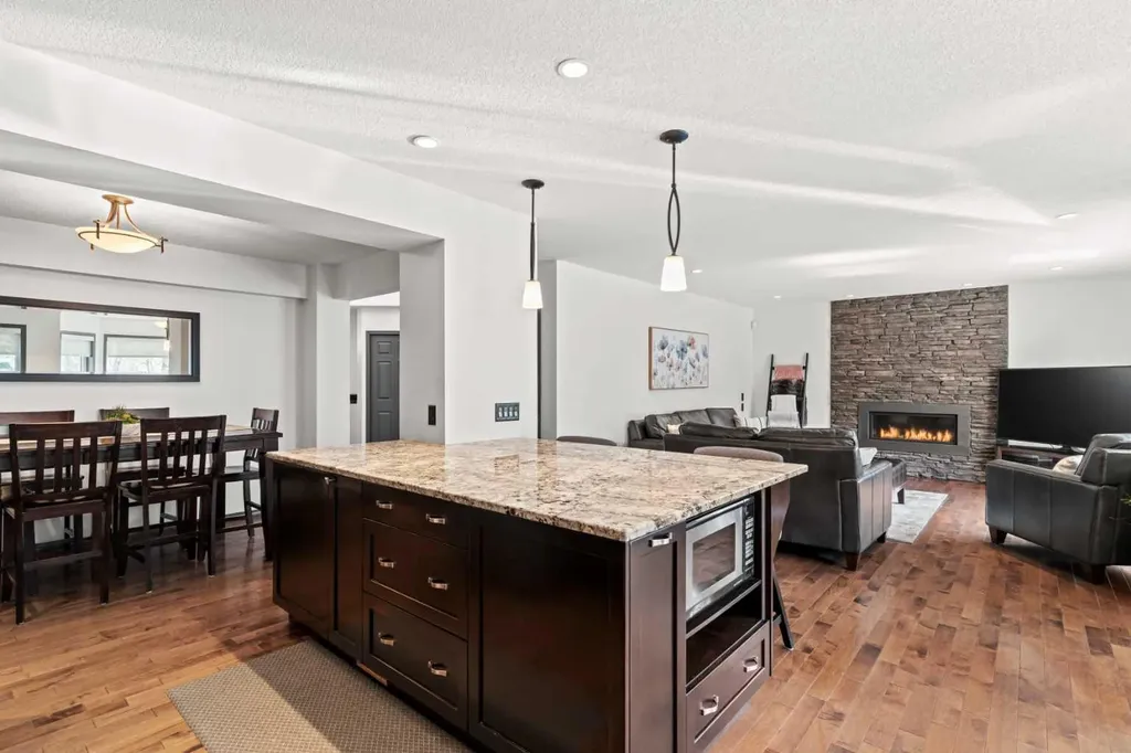 186 Mt Assiniboine Circle SE Calgary AB T2Z 2N6