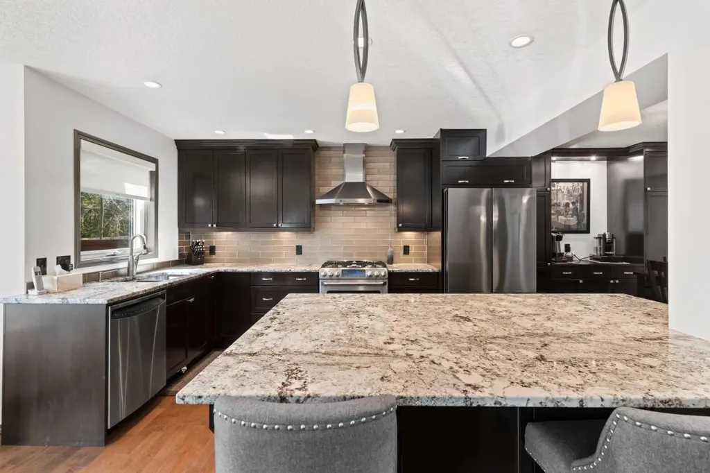 186 Mt Assiniboine Circle SE Calgary AB T2Z 2N6