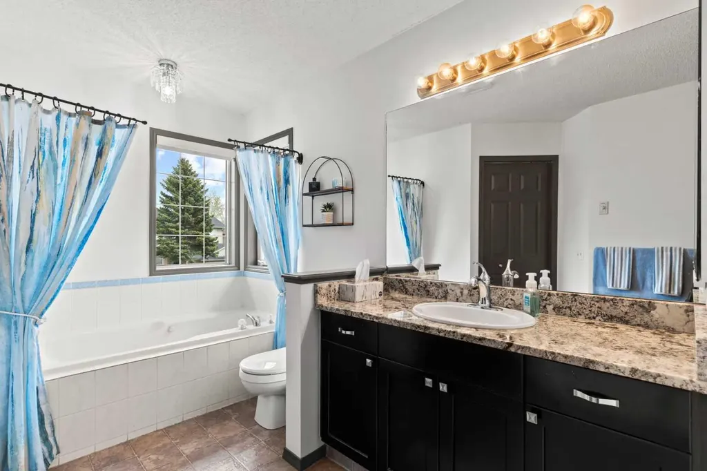 186 Mt Assiniboine Circle SE Calgary AB T2Z 2N6