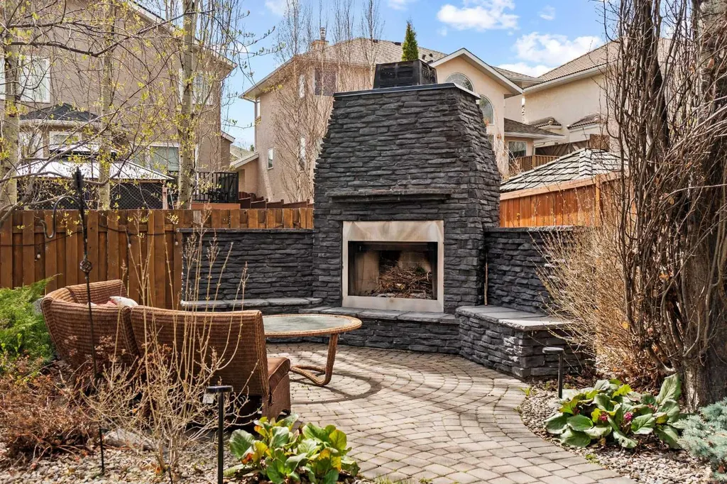 186 Mt Assiniboine Circle SE Calgary AB T2Z 2N6