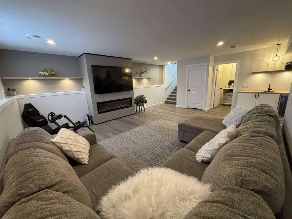 4434 53 Street Rocky Mountain House AB T4T 0C3