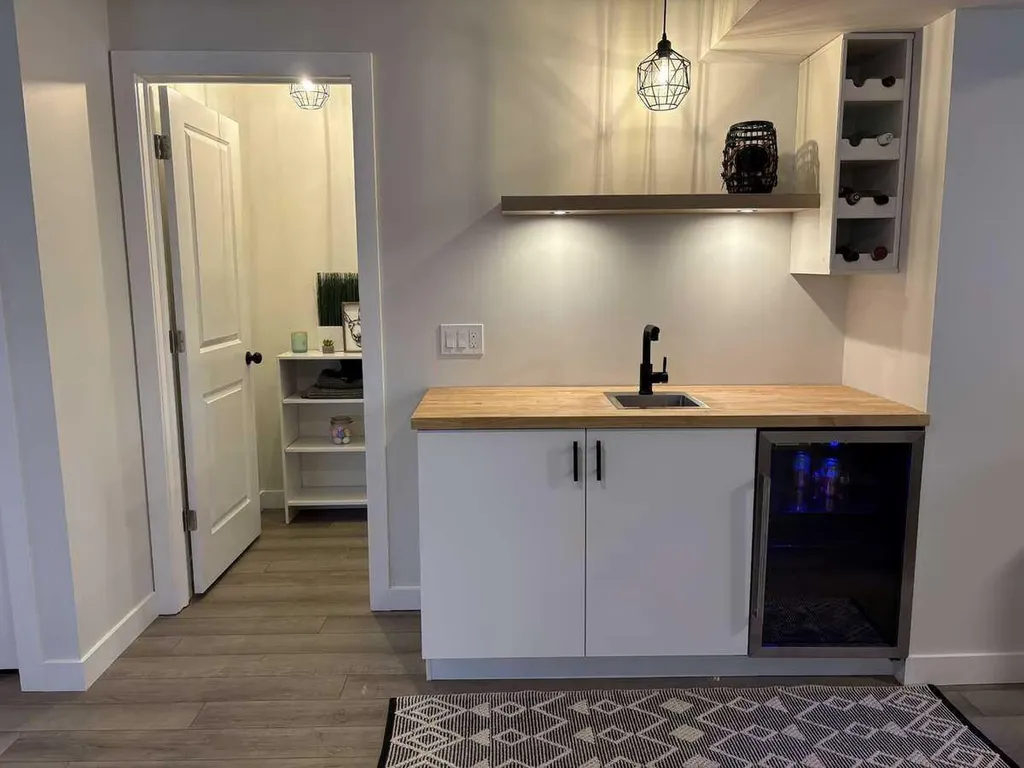 4434 53 Street Rocky Mountain House AB T4T 0C3