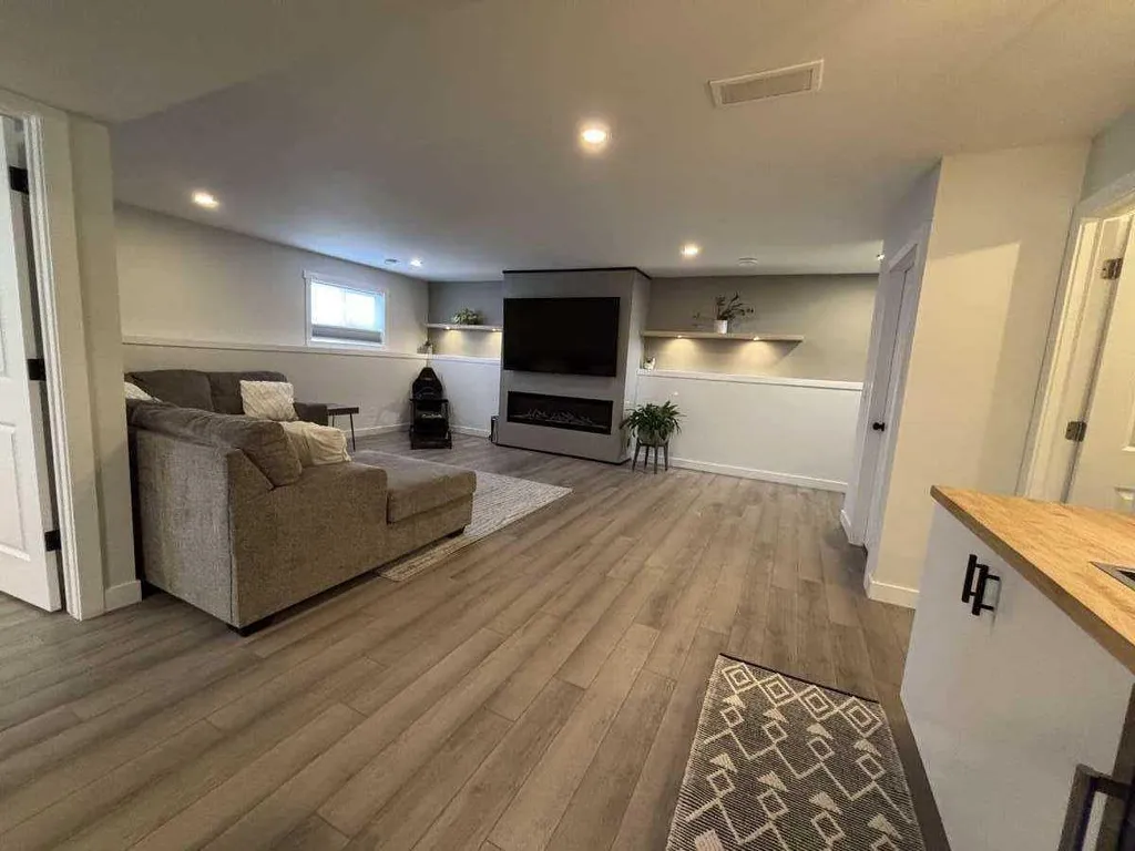 4434 53 Street Rocky Mountain House AB T4T 0C3