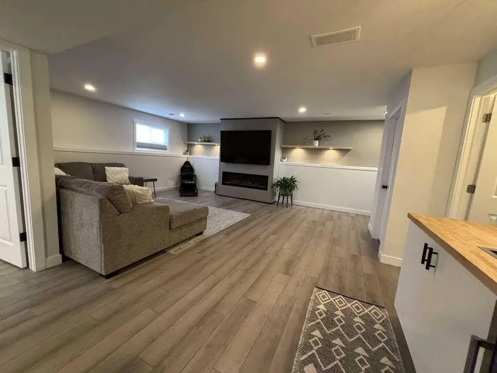 4434 53 Street Rocky Mountain House AB T4T 0C3