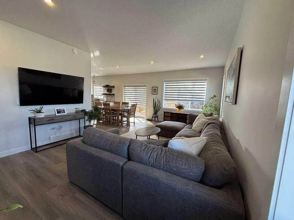 4434 53 Street Rocky Mountain House AB T4T 0C3