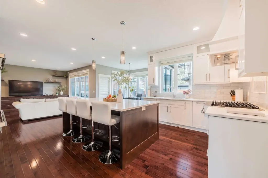 5615 19 Street SW Calgary AB T3E 1P4