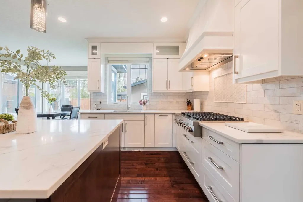 5615 19 Street SW Calgary AB T3E 1P4