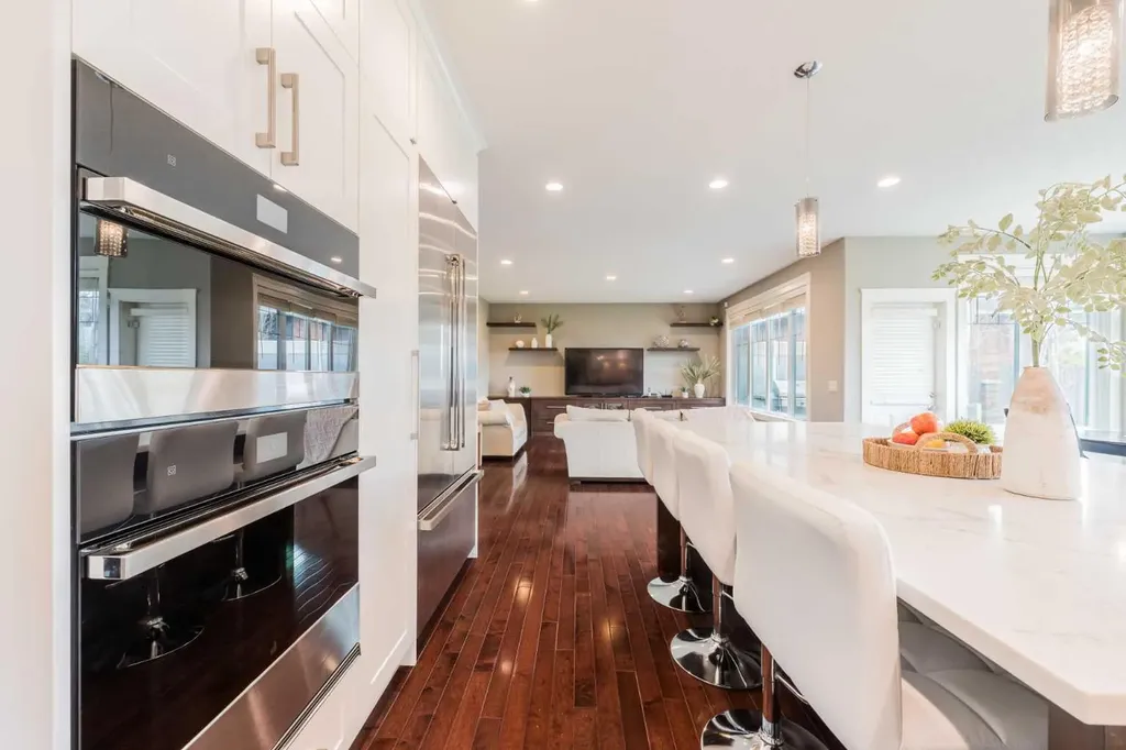 5615 19 Street SW Calgary AB T3E 1P4