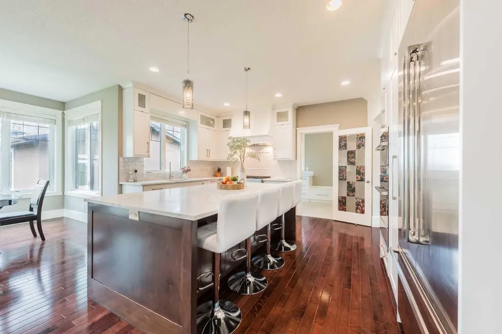5615 19 Street SW Calgary AB T3E 1P4