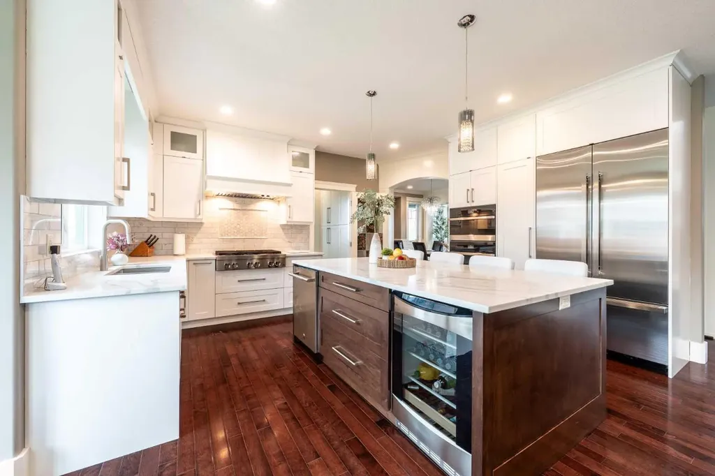 5615 19 Street SW Calgary AB T3E 1P4