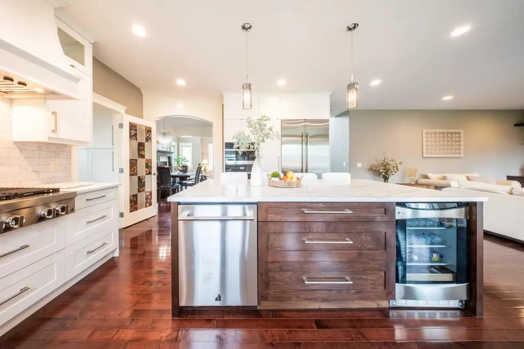 5615 19 Street SW Calgary AB T3E 1P4