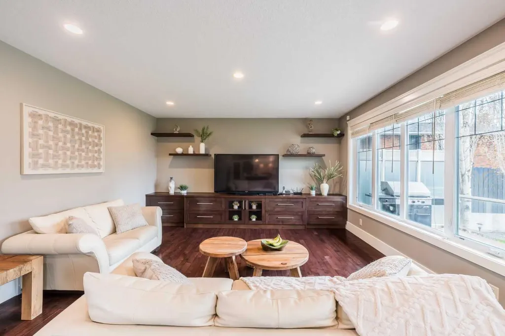 5615 19 Street SW Calgary AB T3E 1P4