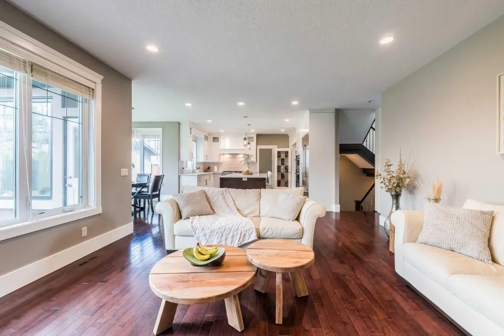5615 19 Street SW Calgary AB T3E 1P4