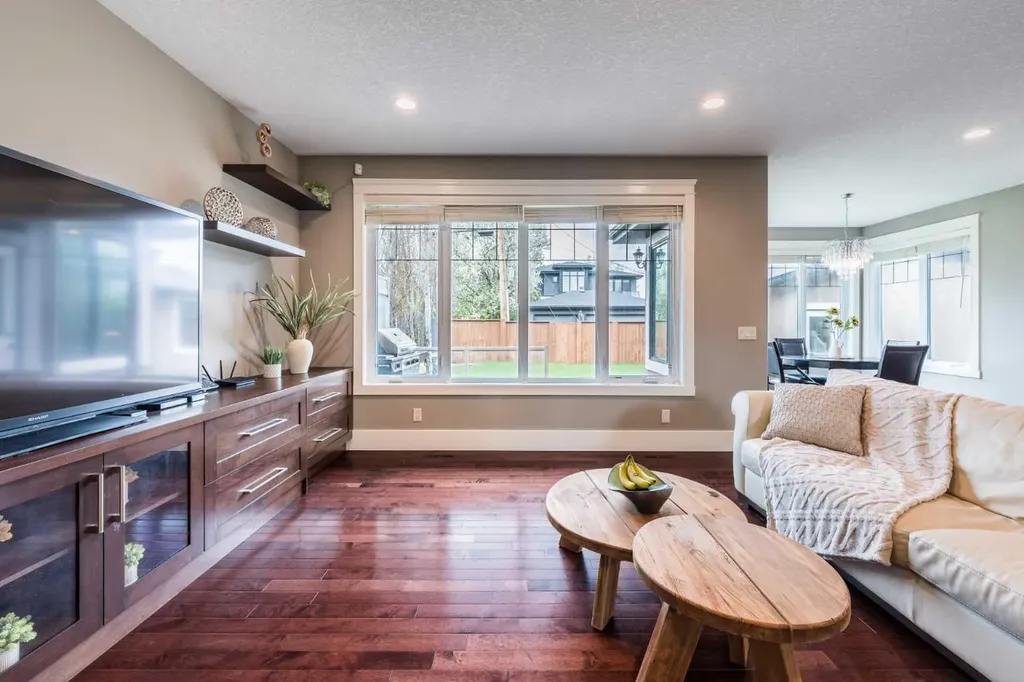 5615 19 Street SW Calgary AB T3E 1P4