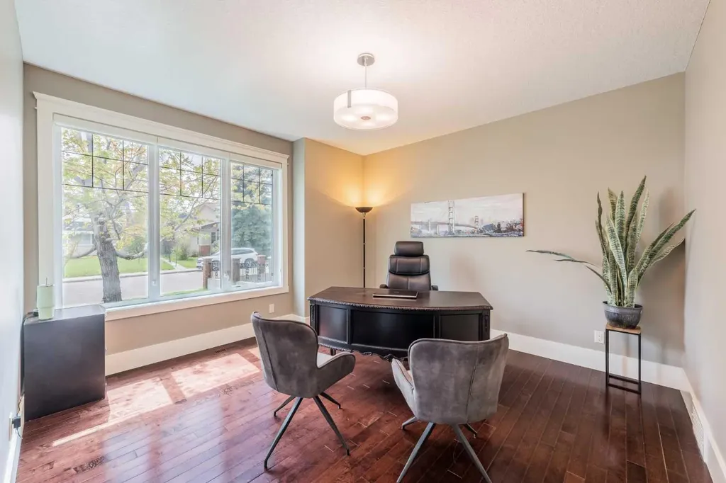 5615 19 Street SW Calgary AB T3E 1P4