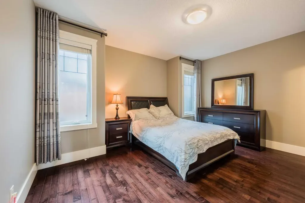 5615 19 Street SW Calgary AB T3E 1P4