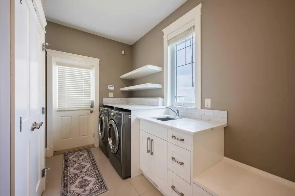 5615 19 Street SW Calgary AB T3E 1P4