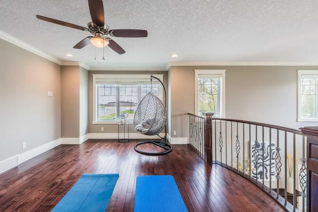 5615 19 Street SW Calgary AB T3E 1P4