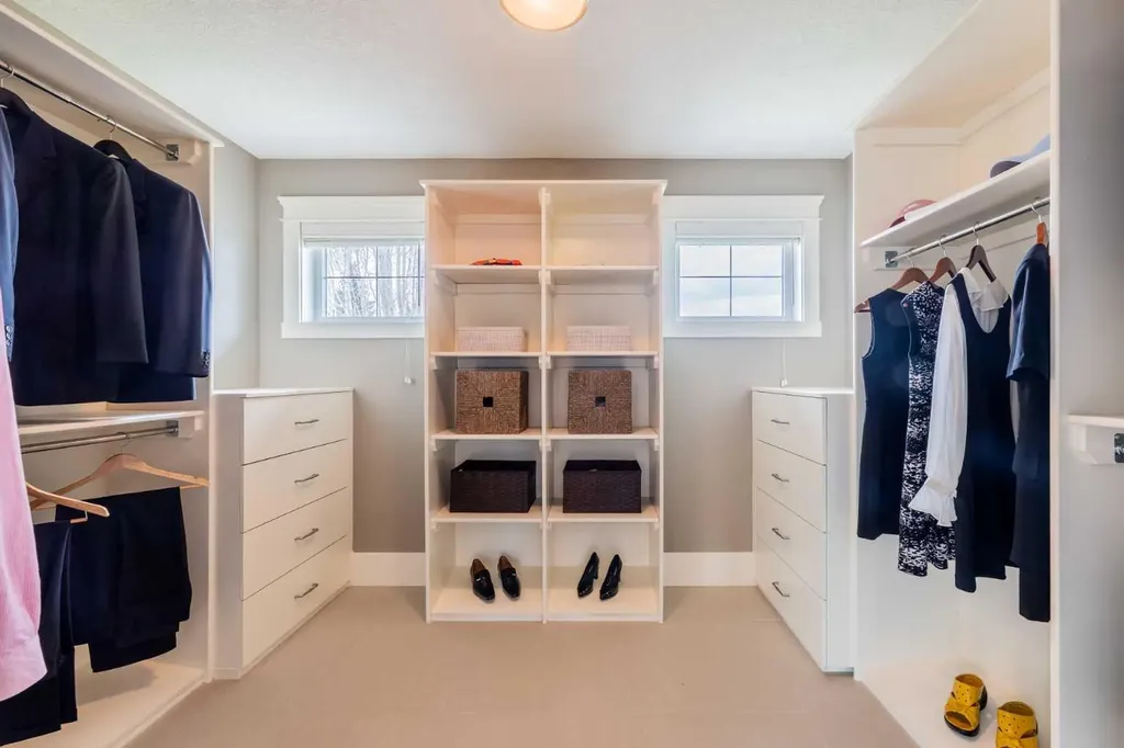 5615 19 Street SW Calgary AB T3E 1P4