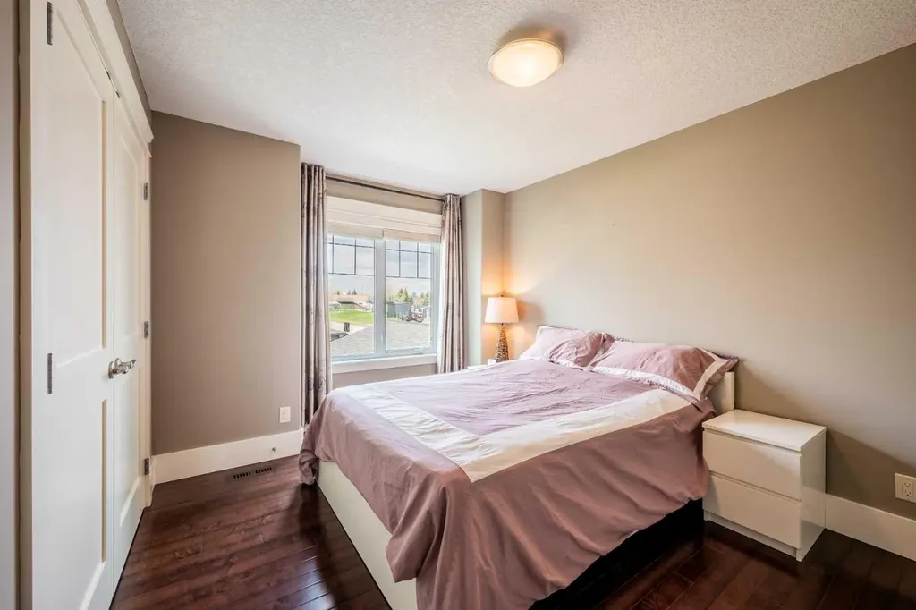 5615 19 Street SW Calgary AB T3E 1P4