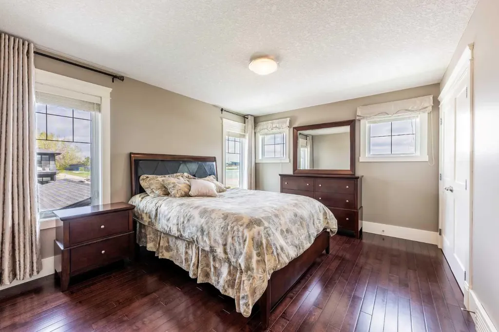 5615 19 Street SW Calgary AB T3E 1P4
