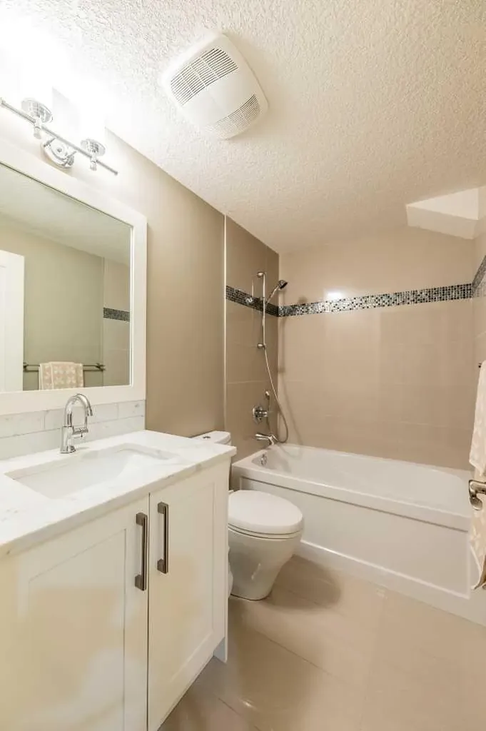5615 19 Street SW Calgary AB T3E 1P4