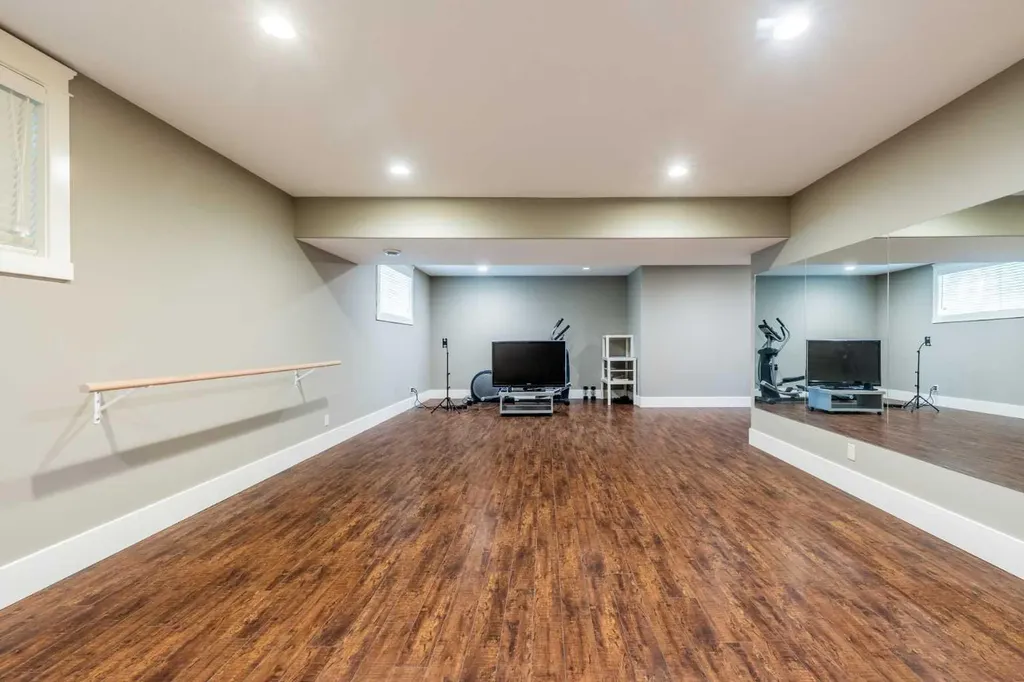 5615 19 Street SW Calgary AB T3E 1P4