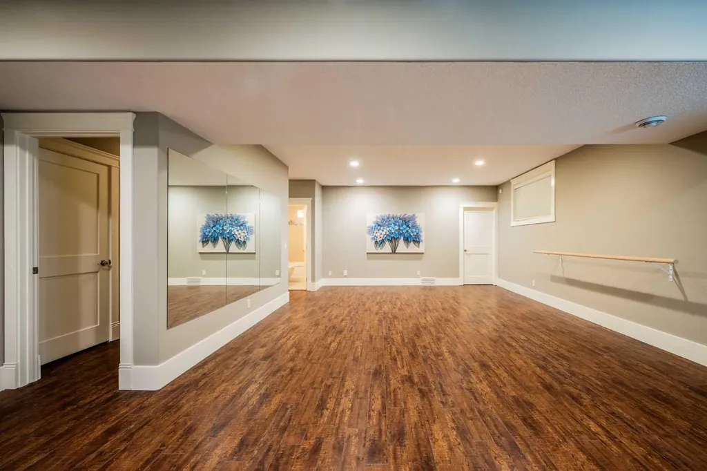 5615 19 Street SW Calgary AB T3E 1P4