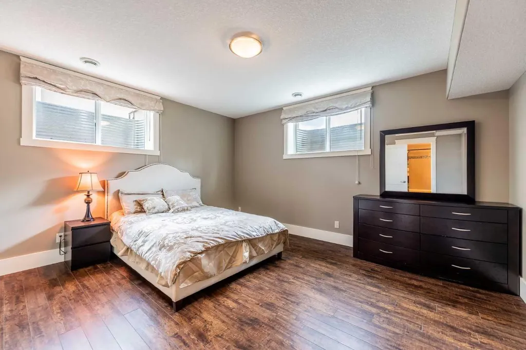 5615 19 Street SW Calgary AB T3E 1P4