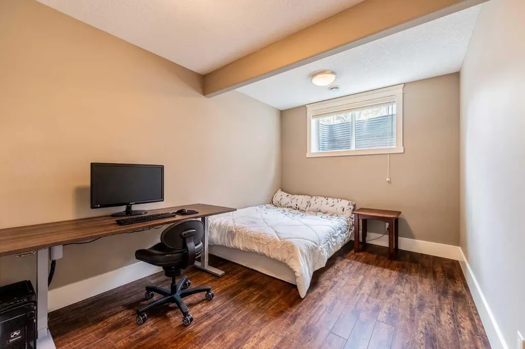 5615 19 Street SW Calgary AB T3E 1P4