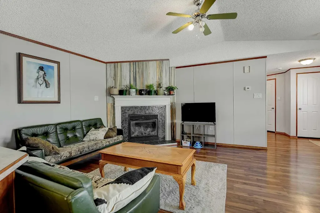 8609 89 Street Grande Prairie AB T8X1V7