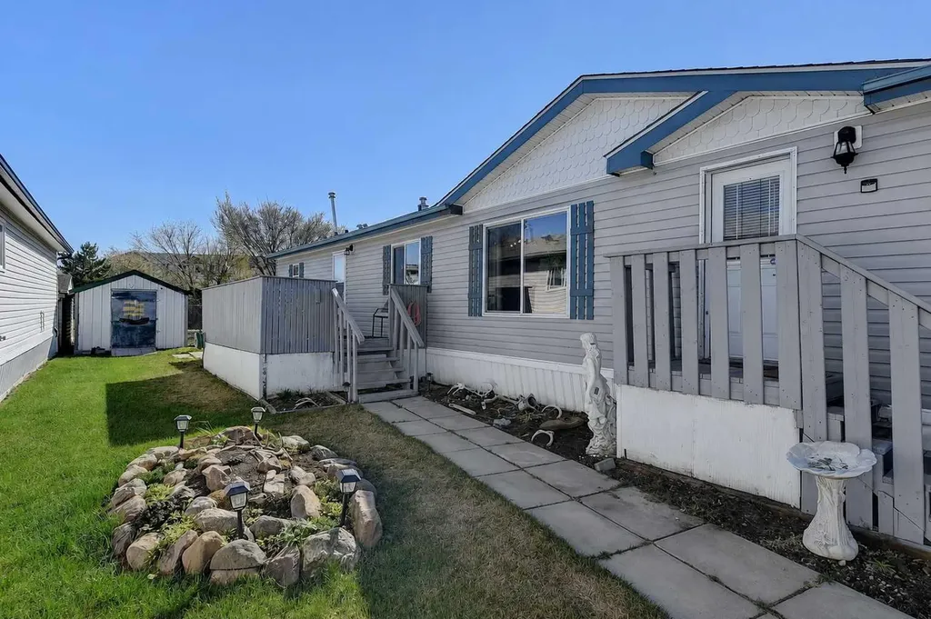 8609 89 Street Grande Prairie AB T8X1V7