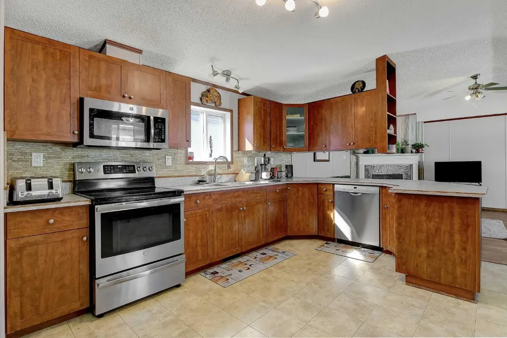 8609 89 Street Grande Prairie AB T8X1V7