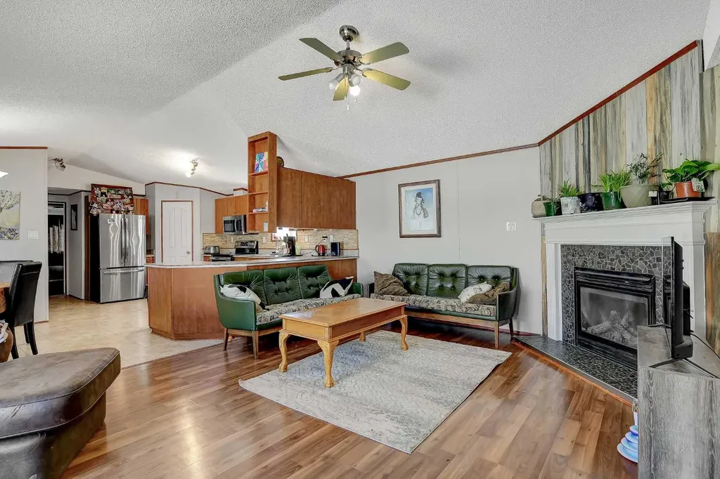 8609 89 Street Grande Prairie AB T8X1V7