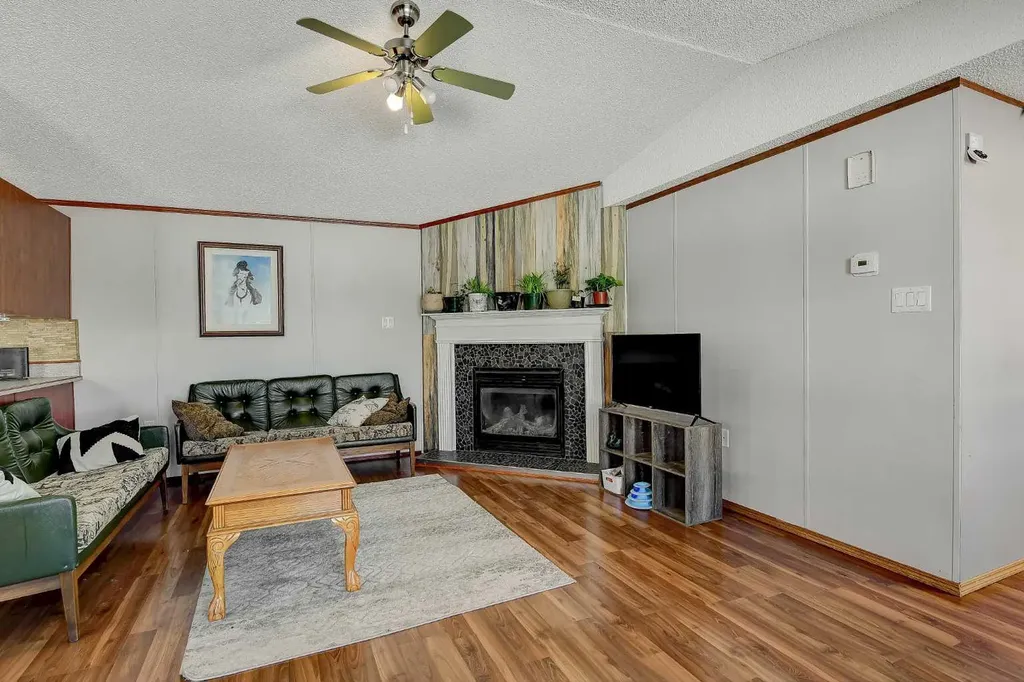 8609 89 Street Grande Prairie AB T8X1V7