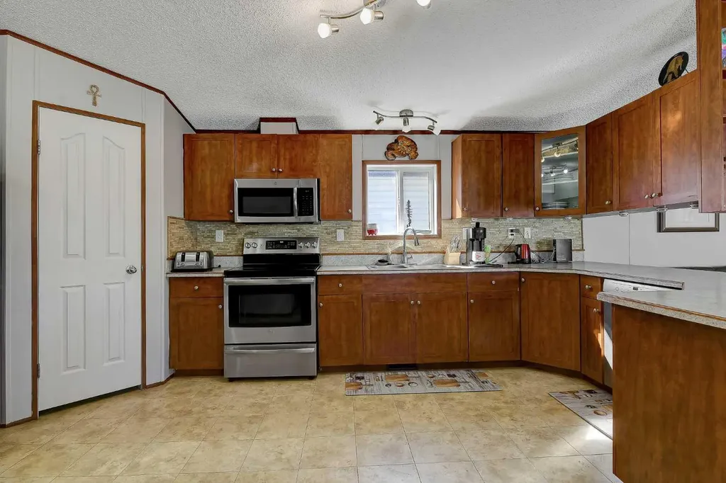 8609 89 Street Grande Prairie AB T8X1V7