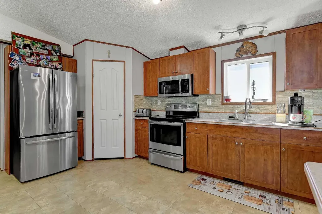 8609 89 Street Grande Prairie AB T8X1V7