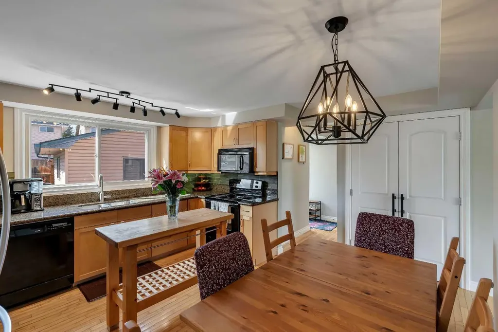 34 Ranch Glen Drive NW Calgary AB T3G 1E3