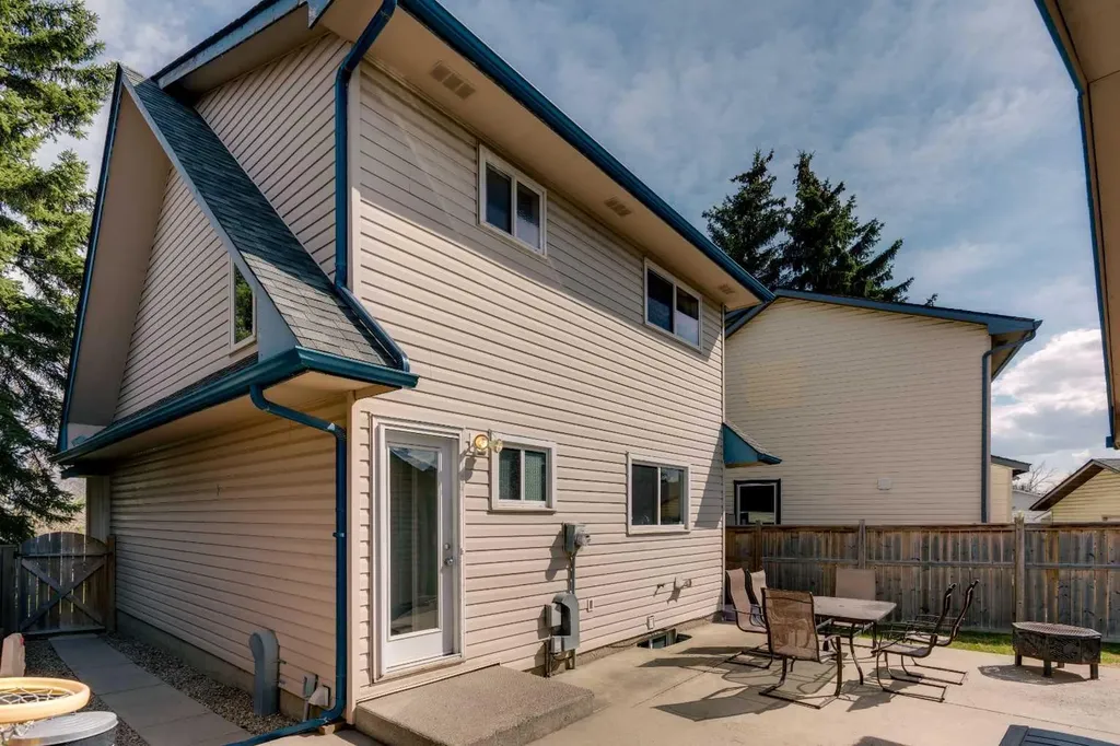 34 Ranch Glen Drive NW Calgary AB T3G 1E3
