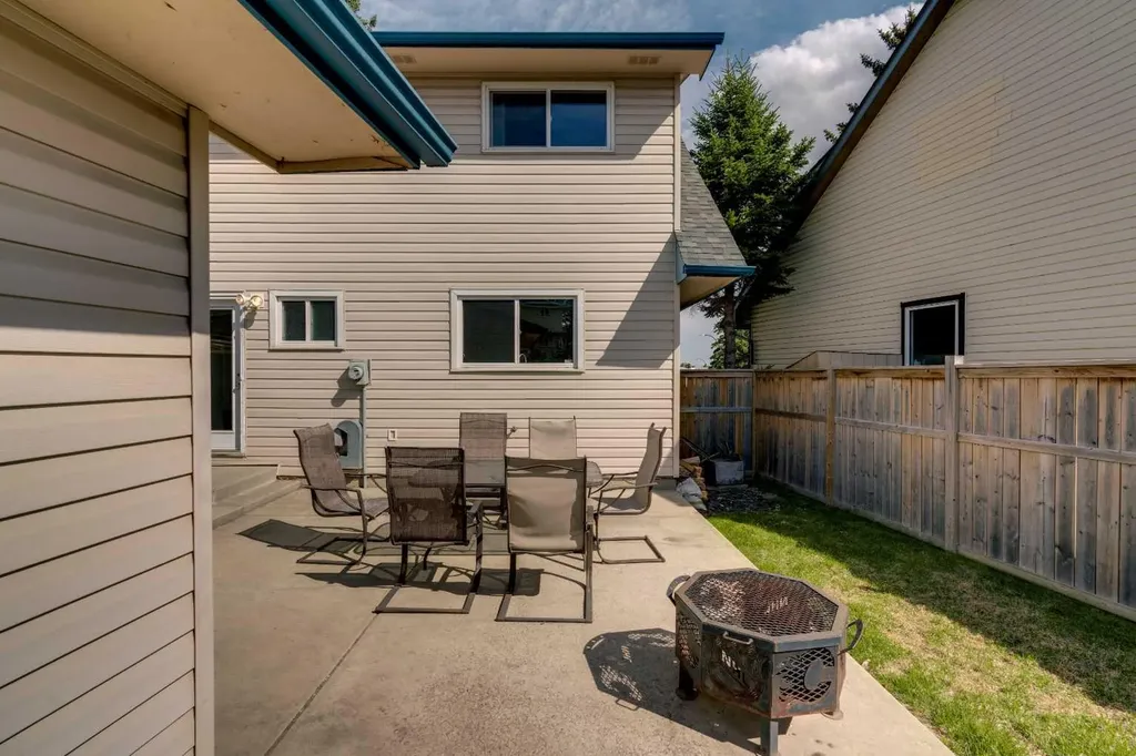 34 Ranch Glen Drive NW Calgary AB T3G 1E3