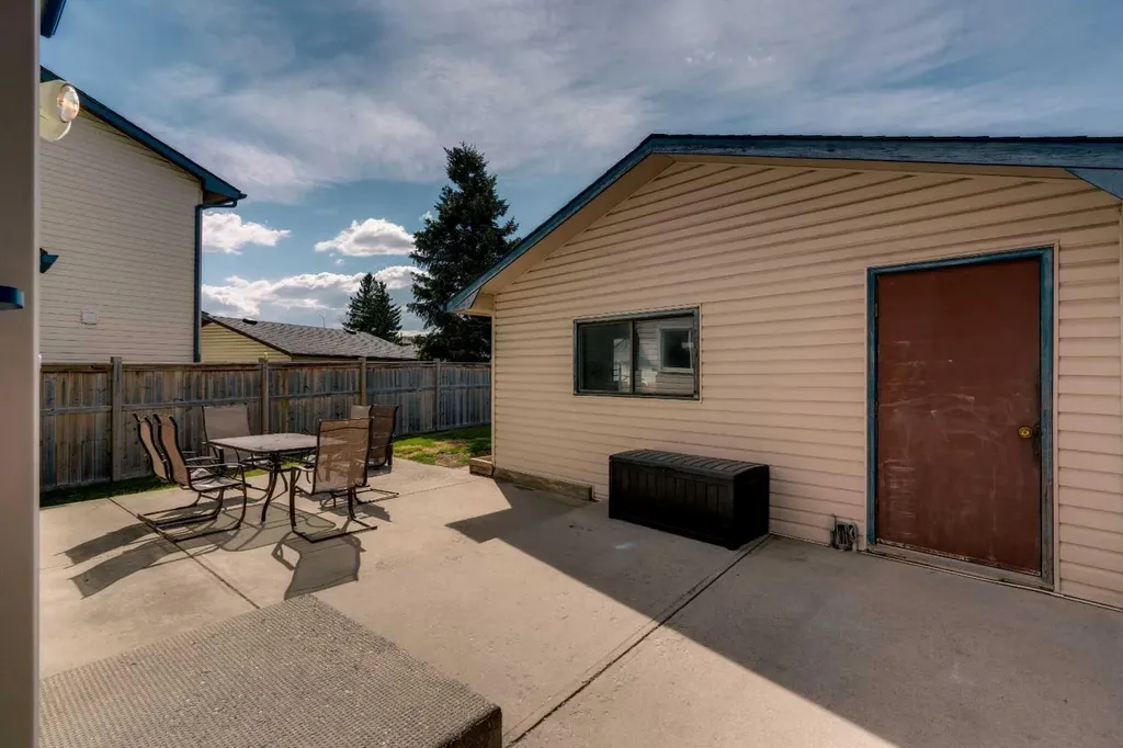 34 Ranch Glen Drive NW Calgary AB T3G 1E3